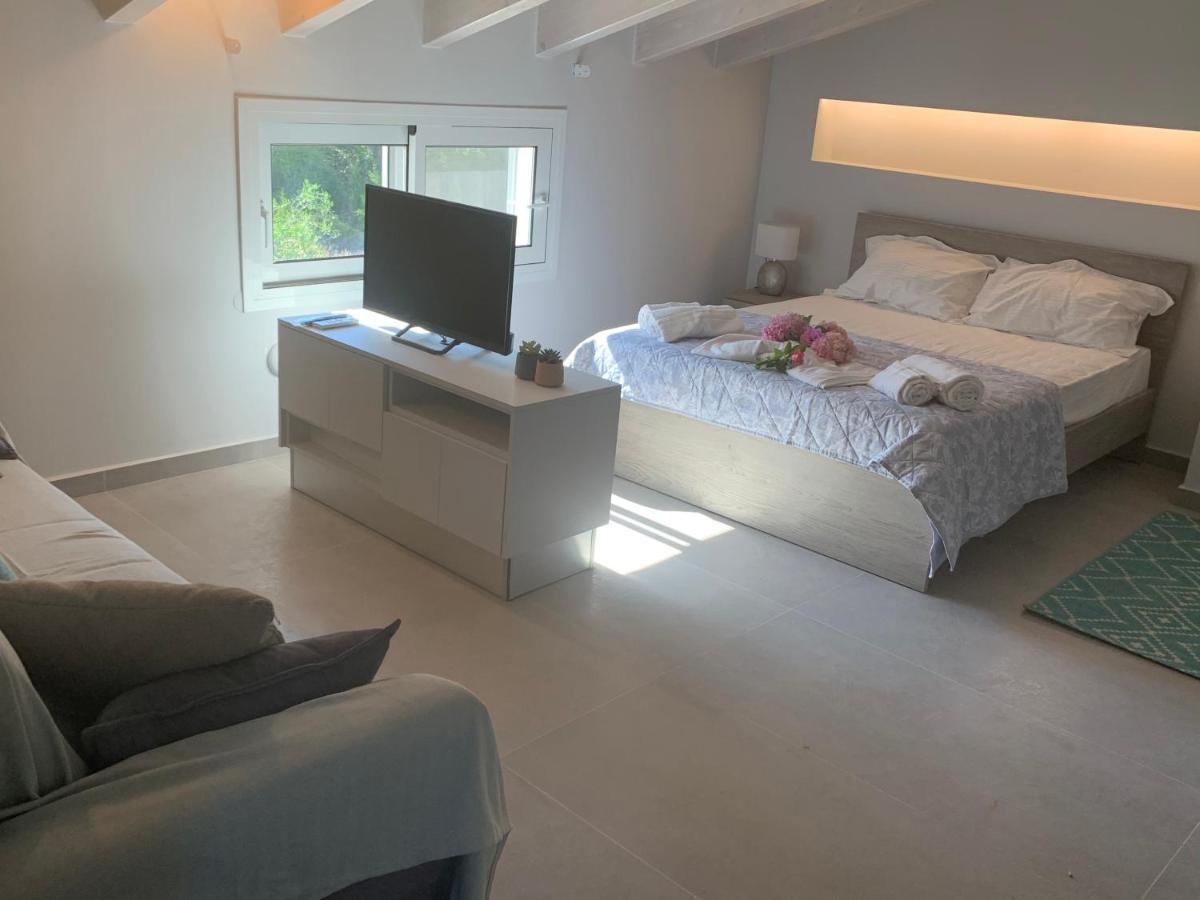 דאסיה Terpsichore Boutique Bright New Sofita Studios And Appartment מראה חיצוני תמונה